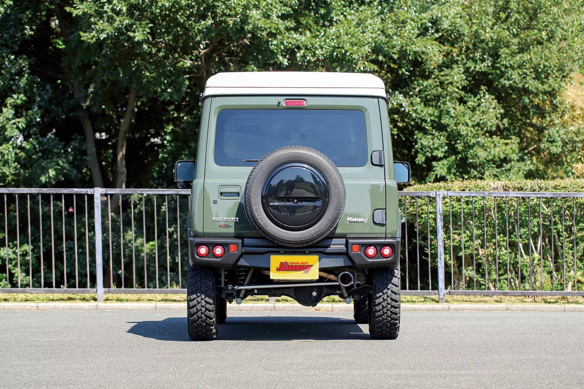 Suzuki Jimny z namiotem dachowym Kamado Canotier J3