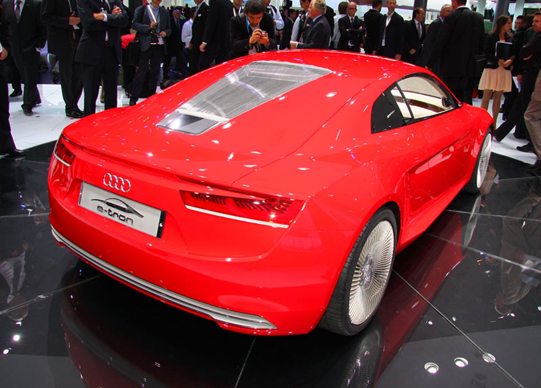 Audi e-tron: w sprzedaży od 2012