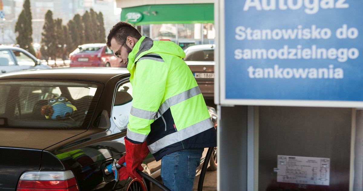Jak jeździć taniej? Samochody z instalacjami CNG i hybrydy z LPG