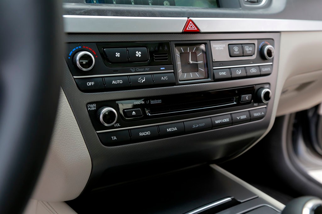 Hyundai Genesis 3.8: Prestiż po koreańsku