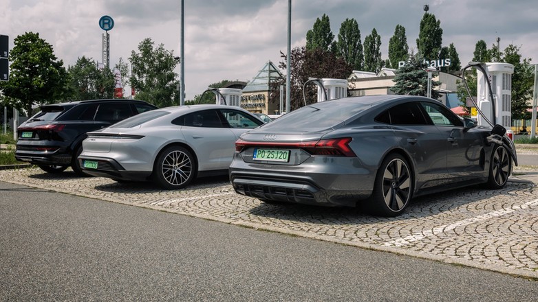 Elektromobilność Alpy Audi e-Tron S Audi e-Tron GT Porsche Taycan