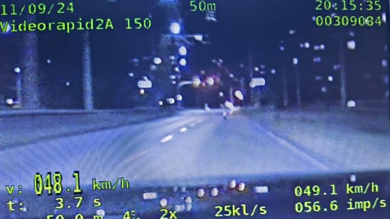  Jechał elektryczną hulajnogą. Policjanci wlepili mu 900 zł mandatu WIDEO - Auto Świat