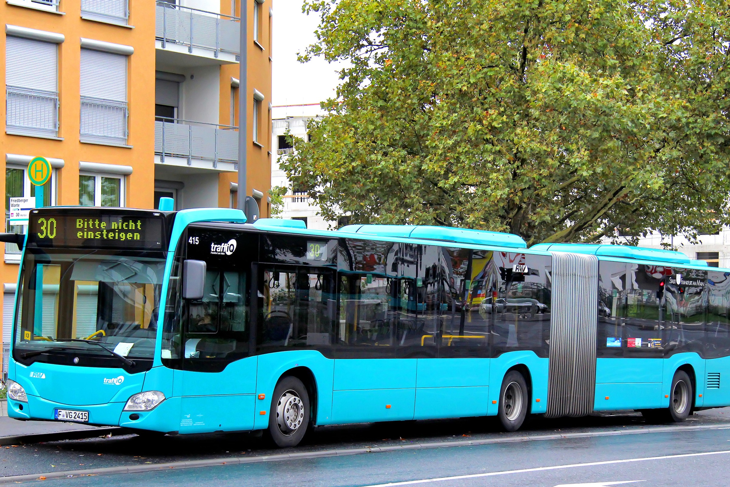 Kierowcy autobusów we Frankfurcie rejestrują wykroczenia innych kierowców. Ponad 400 mandatów