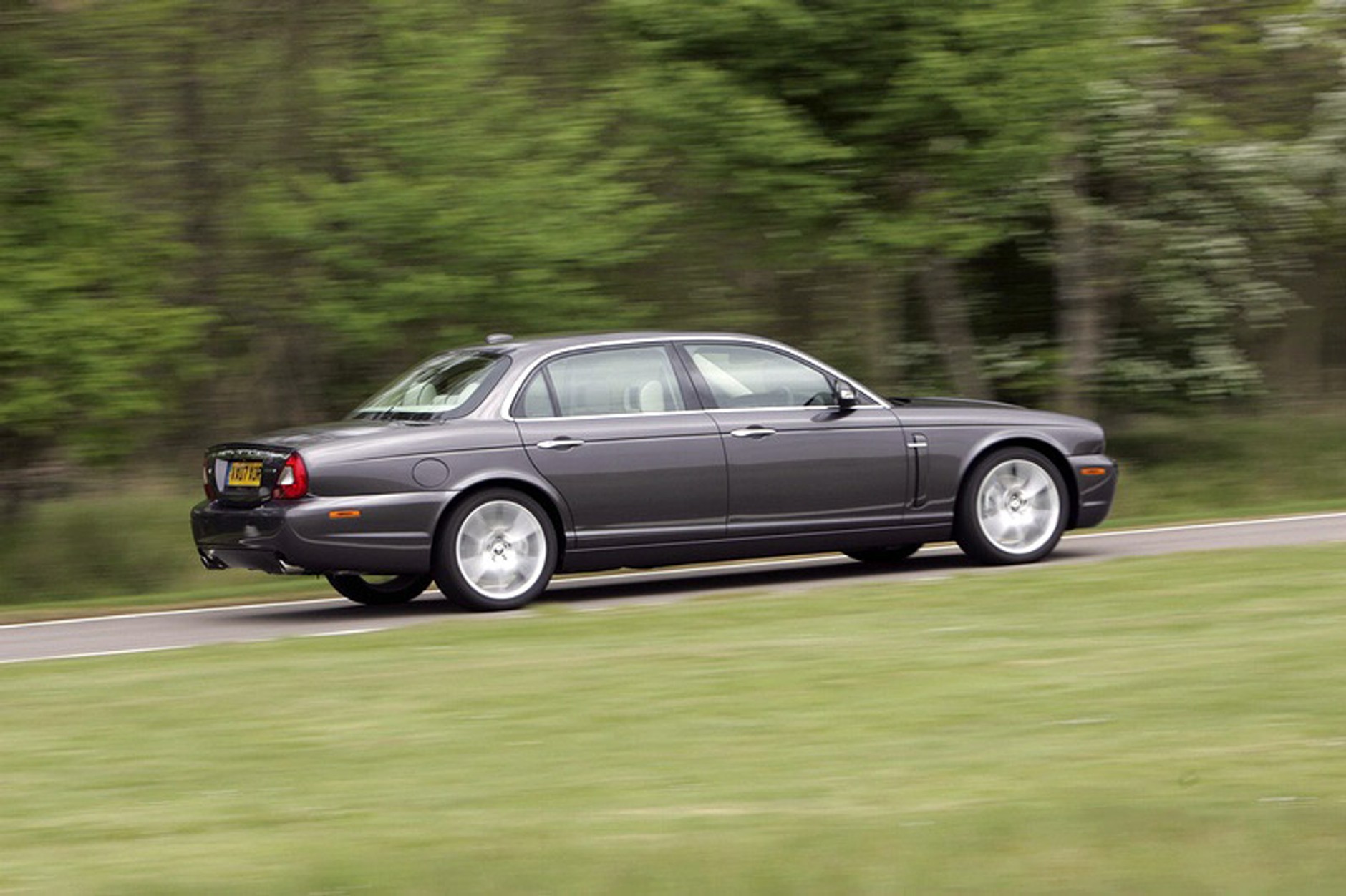 Genewa 2008: Jaguar XJ Portfolio - luksusowa edycja brytyjskiej limuzyny