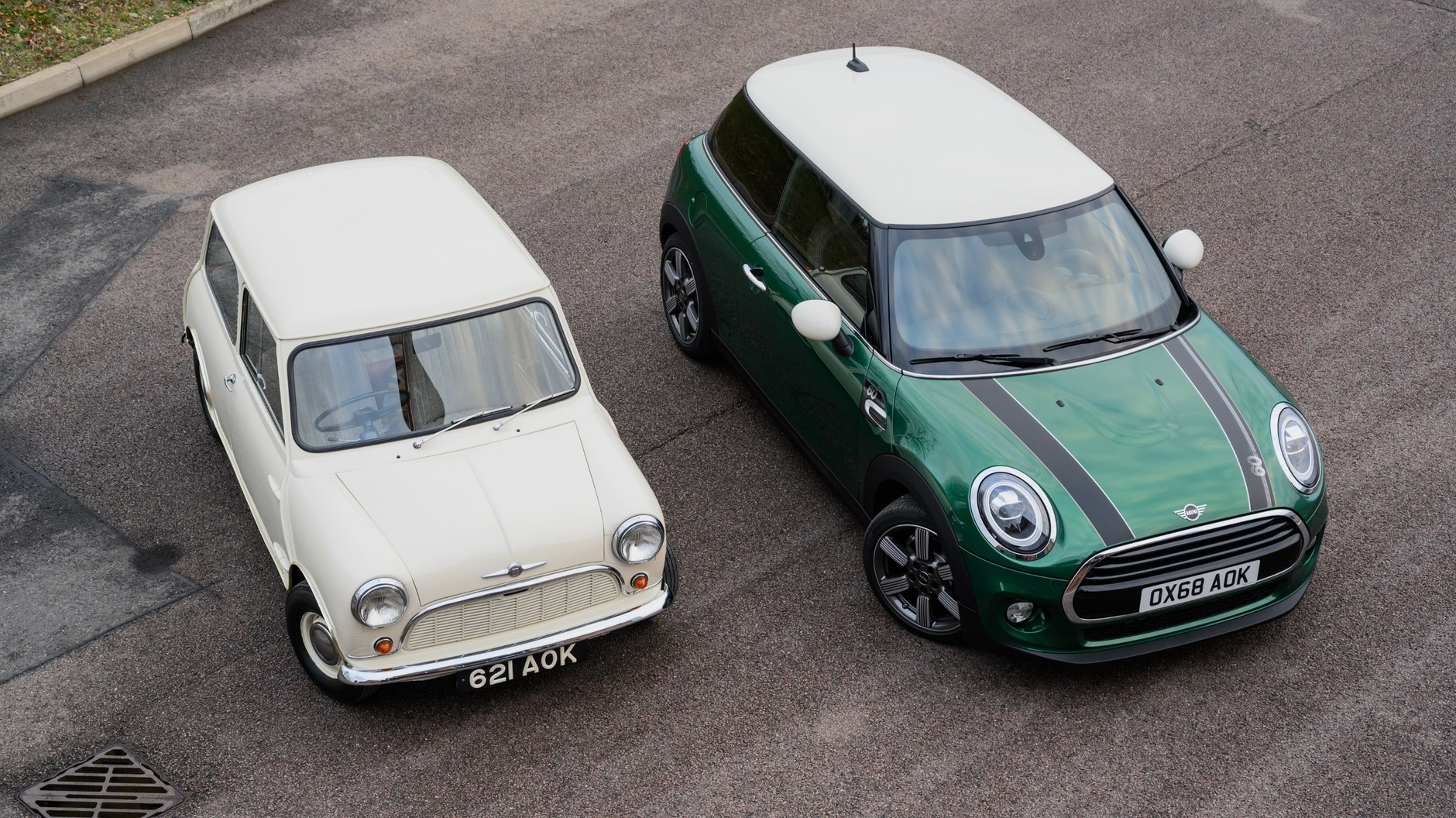 Morris Mini-Minor (1959 r.) i Mini Cooper z 2019 r.