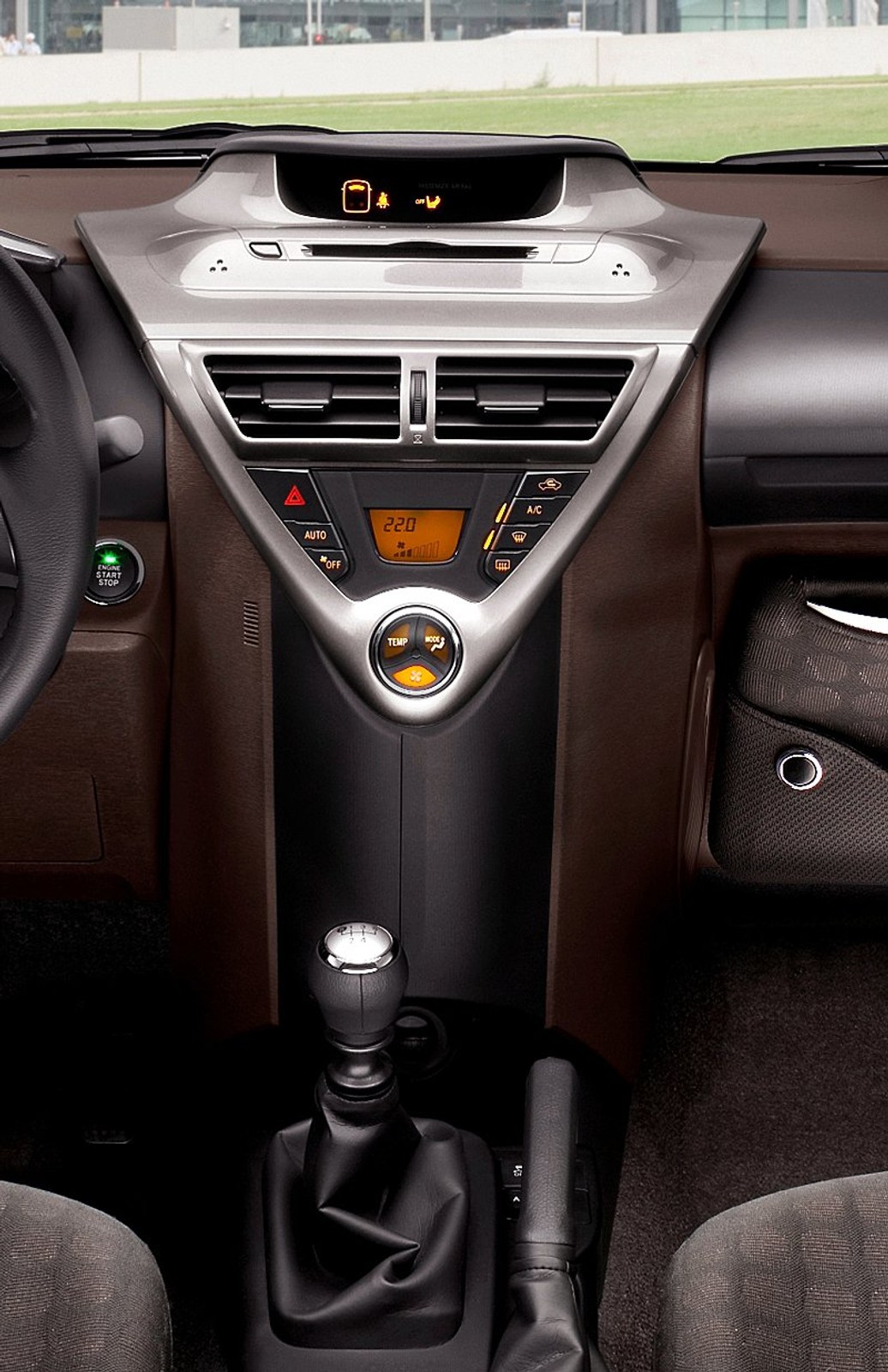 Paryż 2008: Toyota iQ – pierwsze informacje i fotografie wersji seryjnej