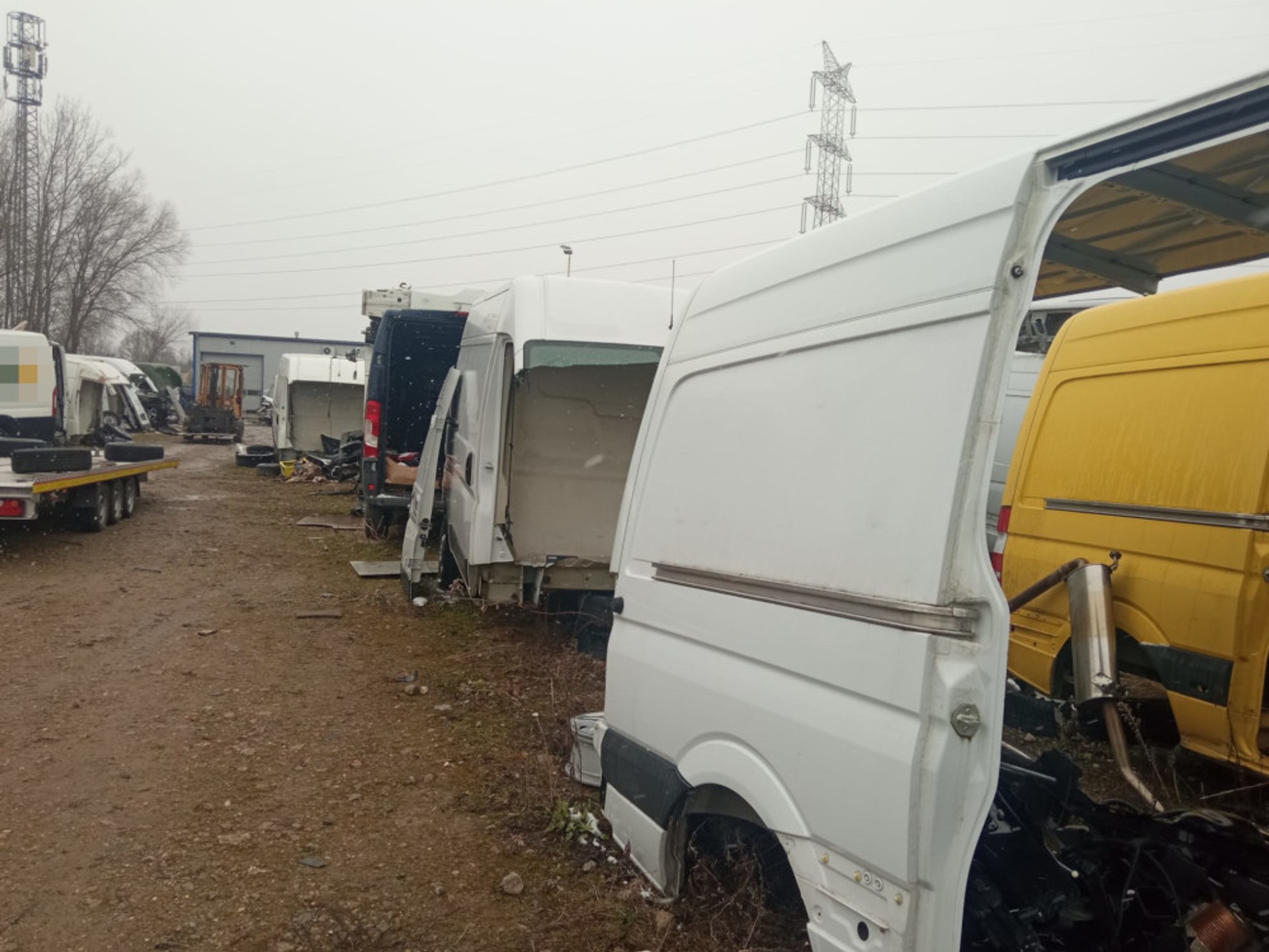 Grupa "Kobra" zlikwidowała "dziuplę". Części leżały prawie jak na półkach w sklepie