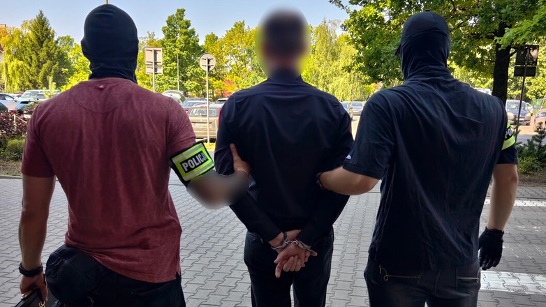 Zatrzymany mężczyzna podejrzany o montaż bomby w baku Audi
