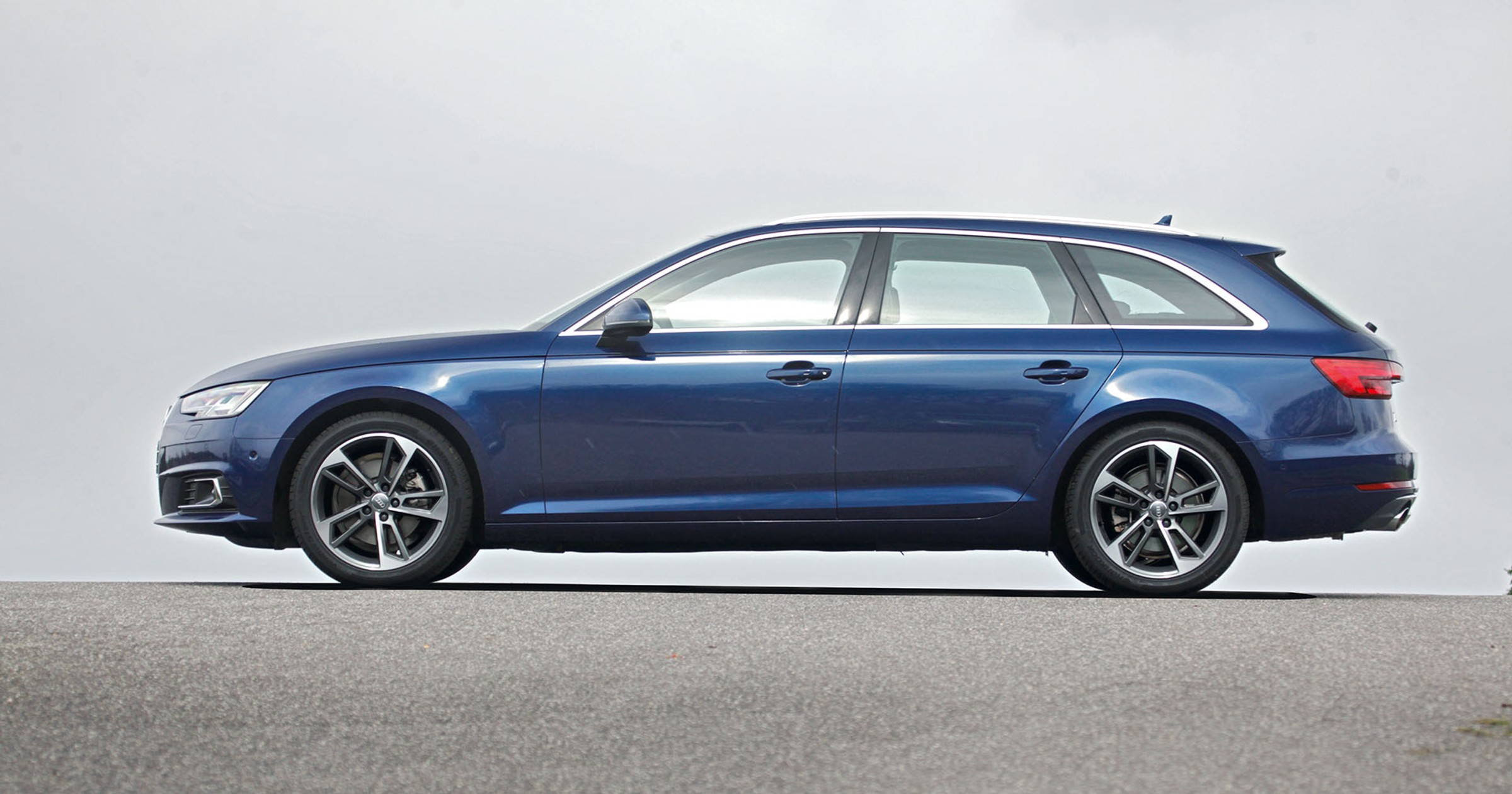 Audi A4 - uwaga na odpadające listwy