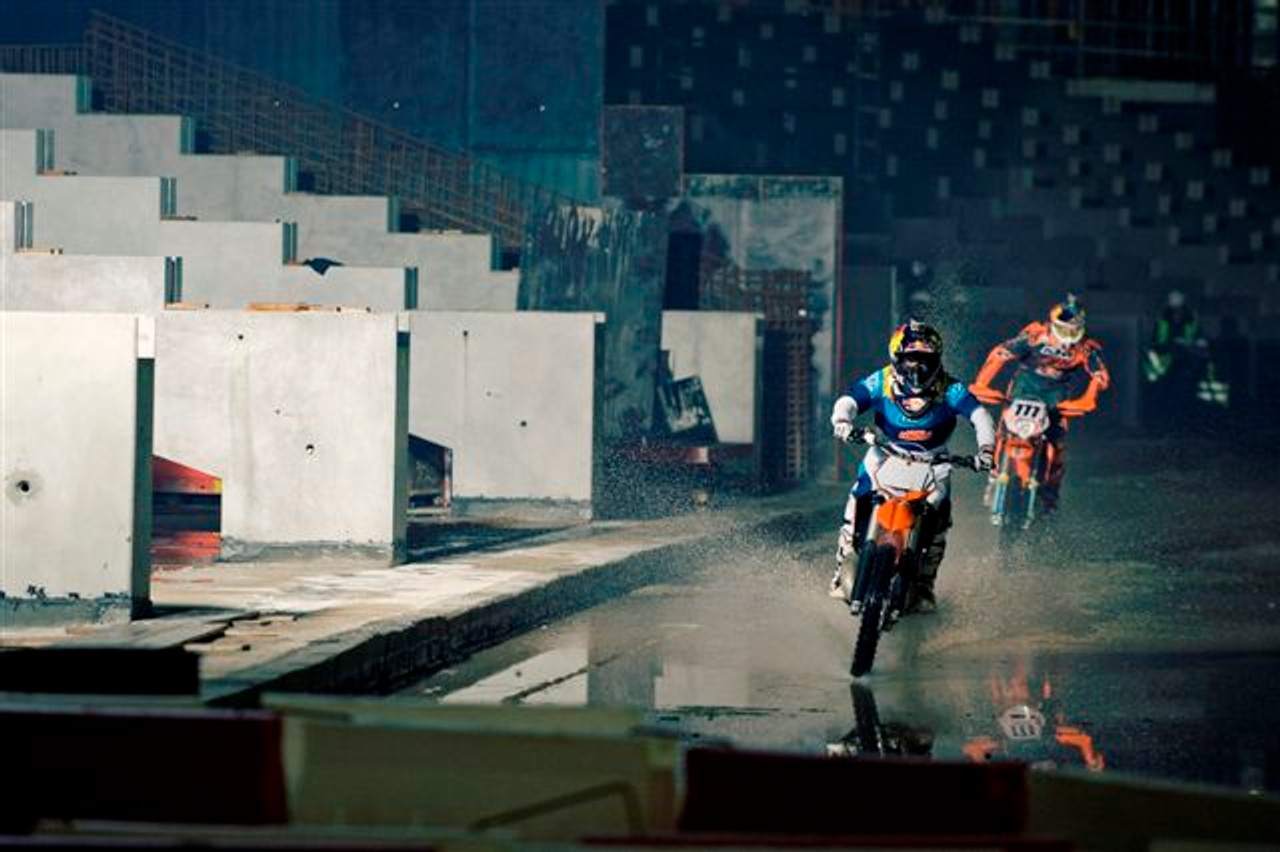 Budowa stanęła - nocne pojedynki na Stadionie Narodowym w Warszawie!