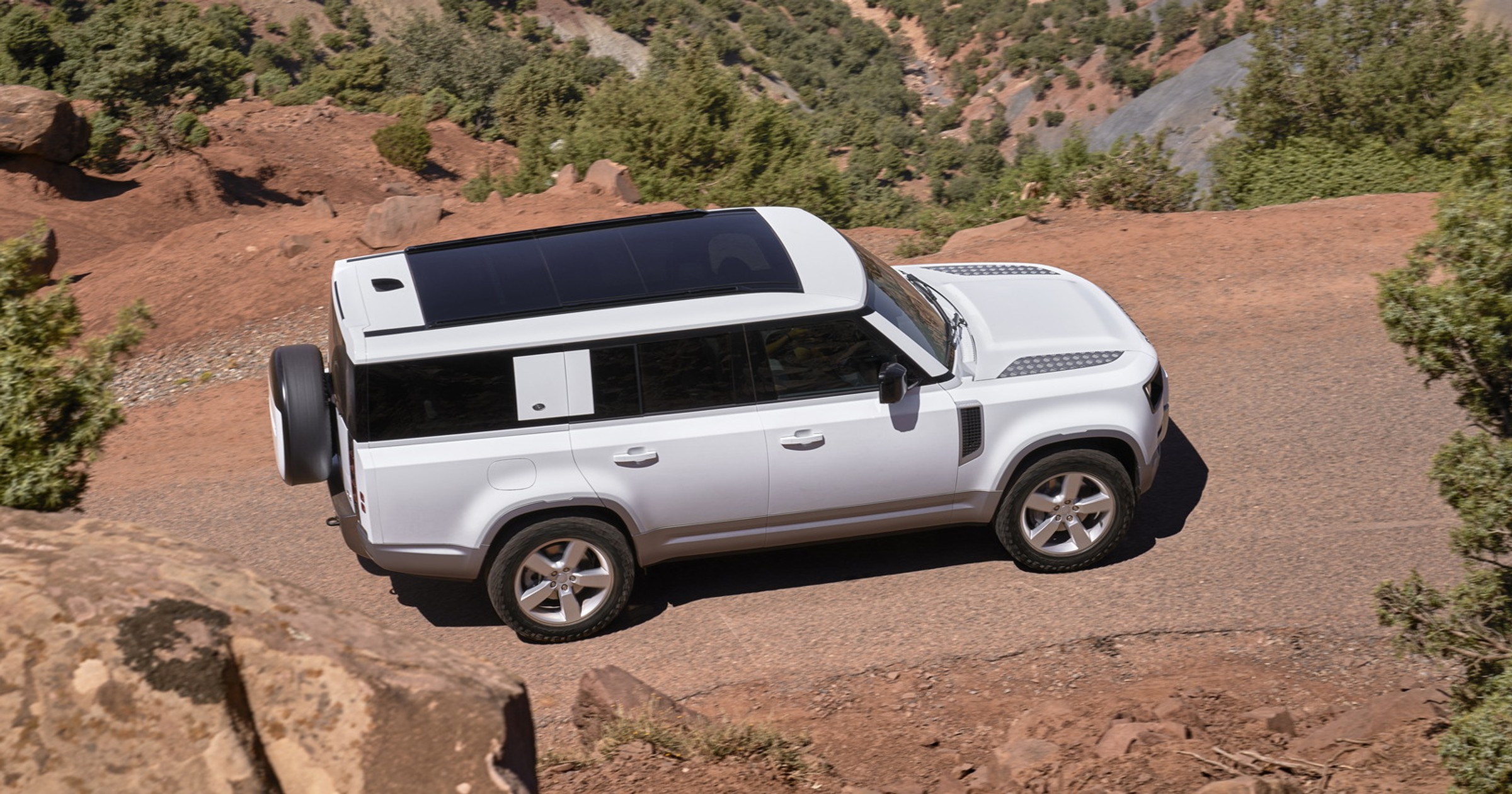 Land Rover Defender 130, czyli terenowe auto rodzinne