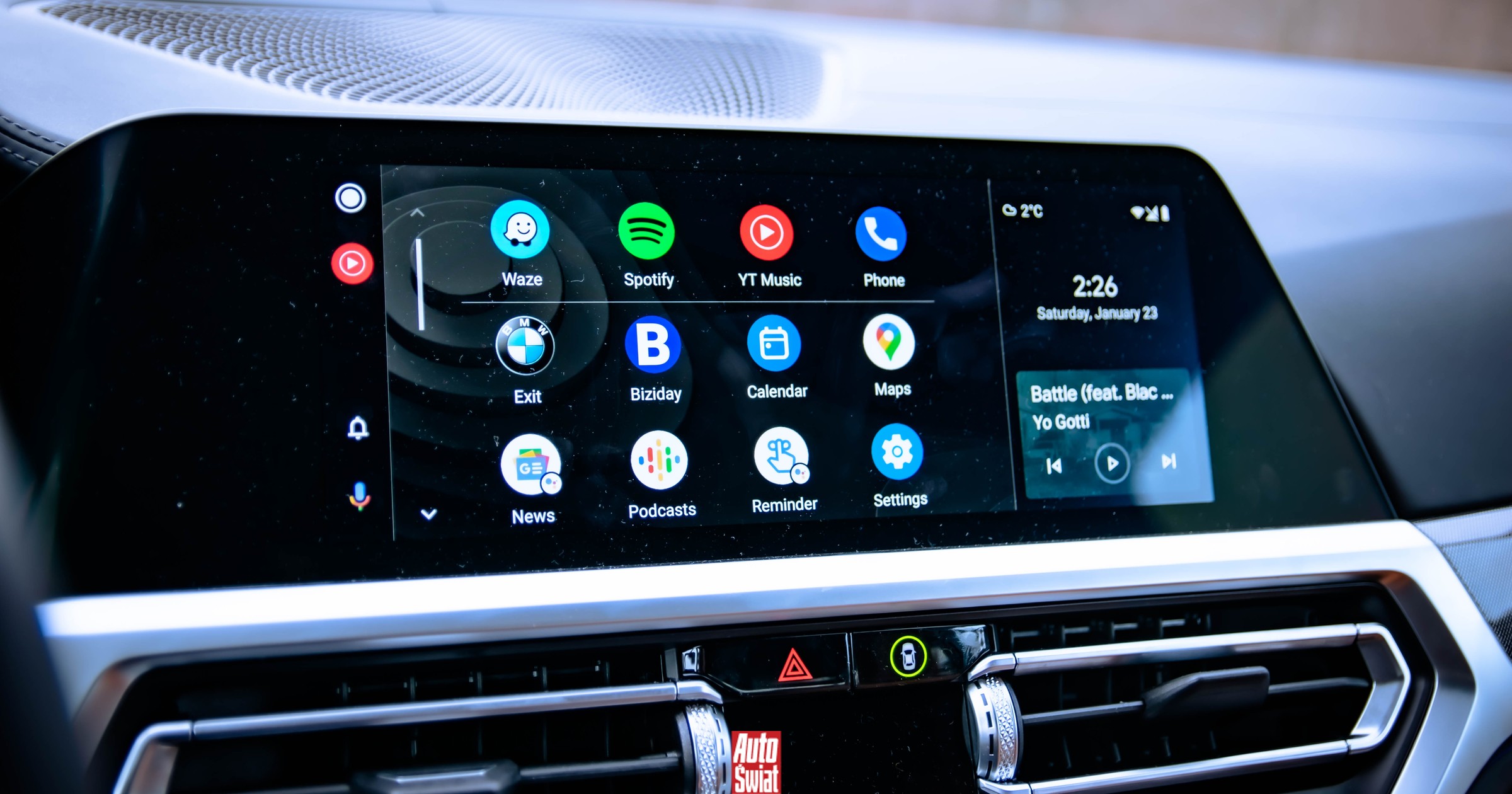 Google Pixel 10 ma problemy z Android Auto. Użytkownicy skarżą się na pobór energii