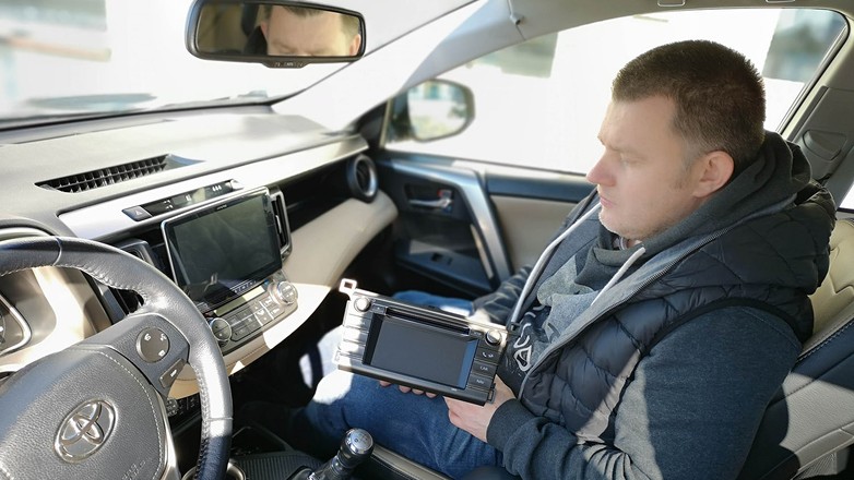 Otwarcie - jak wymienić radio