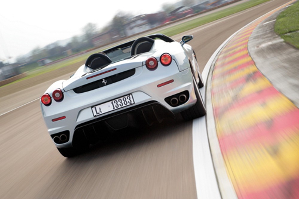 Ferrari - Z 2140 KM przez Fiorano