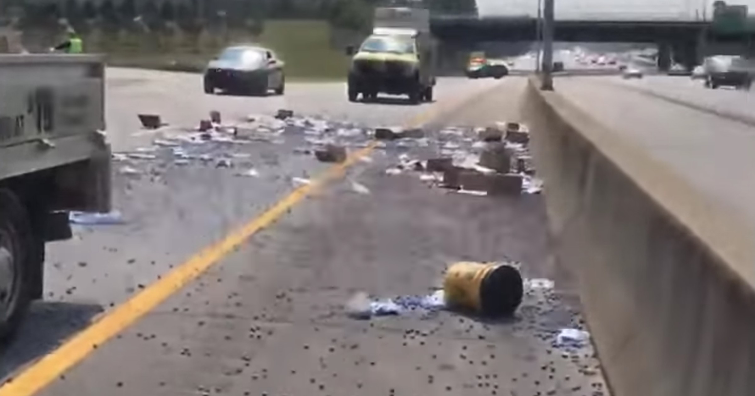 Kostki do gry zasypały autostradę