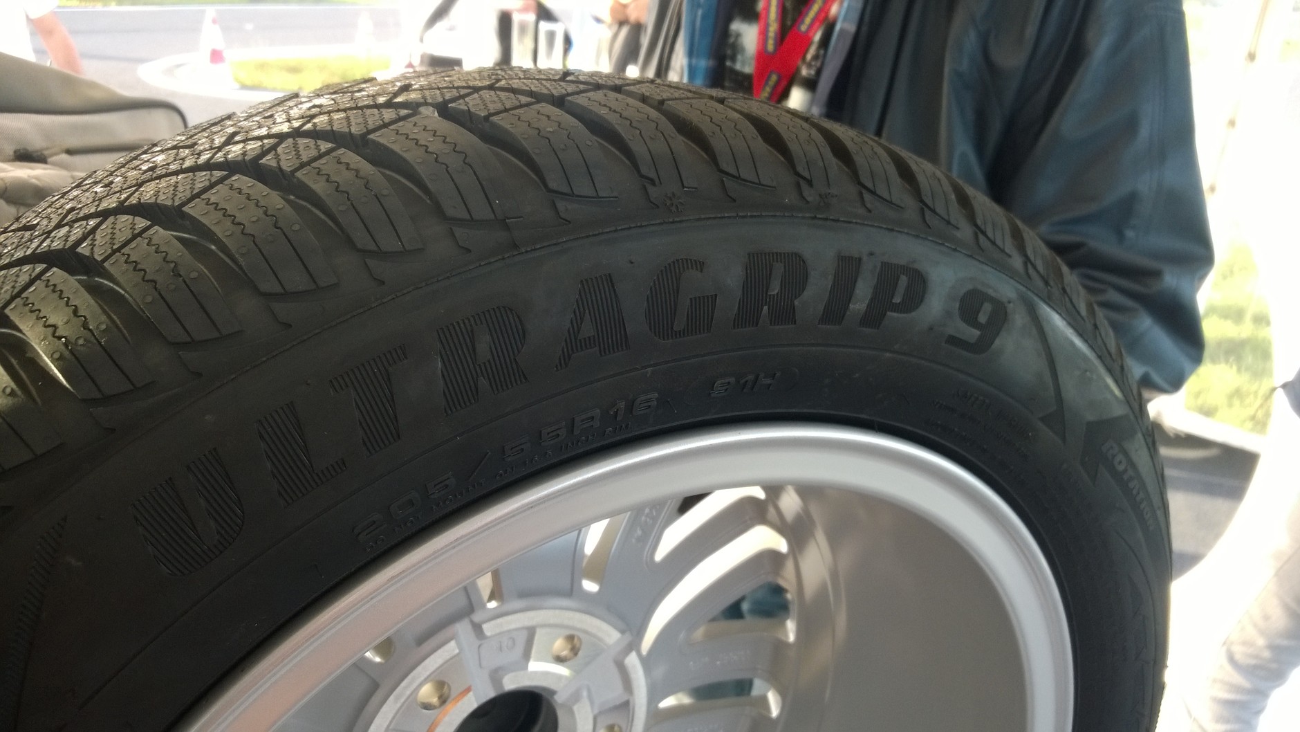 Goodyear UltraGrip 9