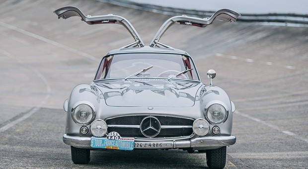 W latach 50. XX w. zdobyły status prawdziwych ikon motoryzacji. Poznajcie 20 najpiękniejszych aut tamtego okresu