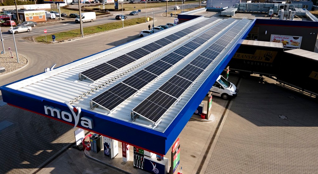 Stacja paliw Moya z instalacją fotowoltaiczną w Poznaniu