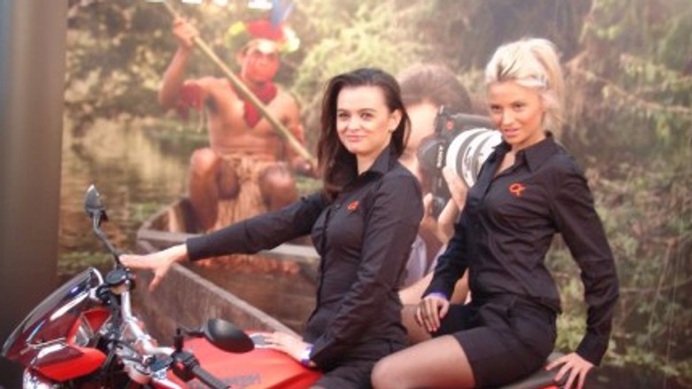 Wystawa Motocykli Warszawa 2011: premiery i atrakcyjne hostessy