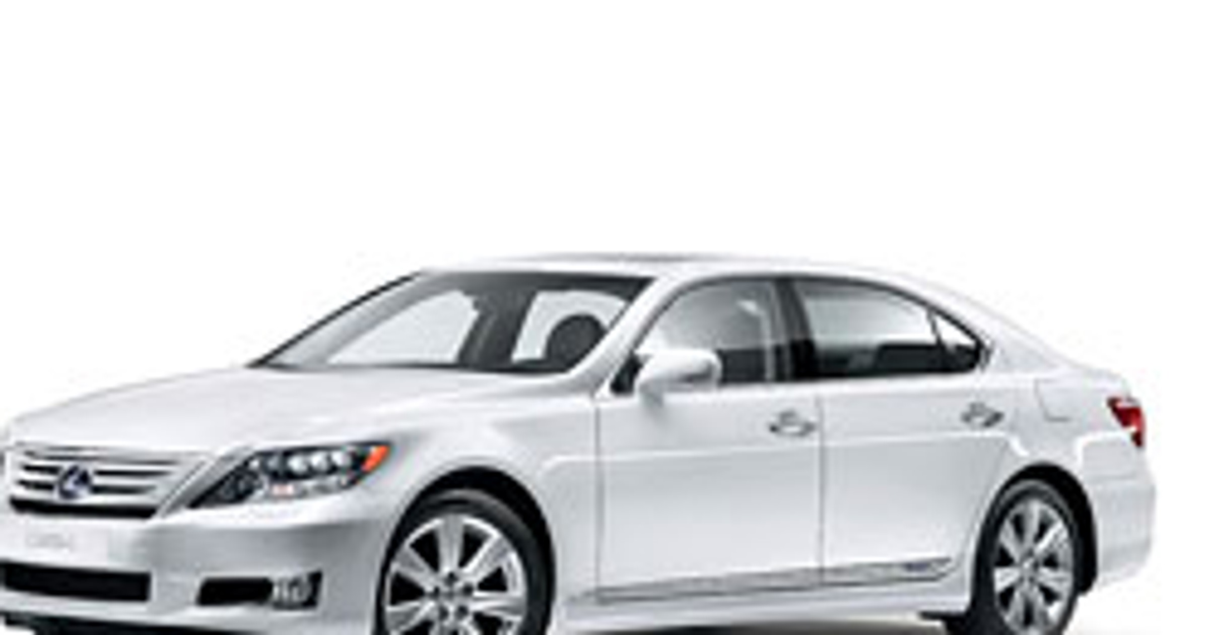 Lexus LS 600 h 2010: nowe akumulatory i więcej miejsca w bagażniku