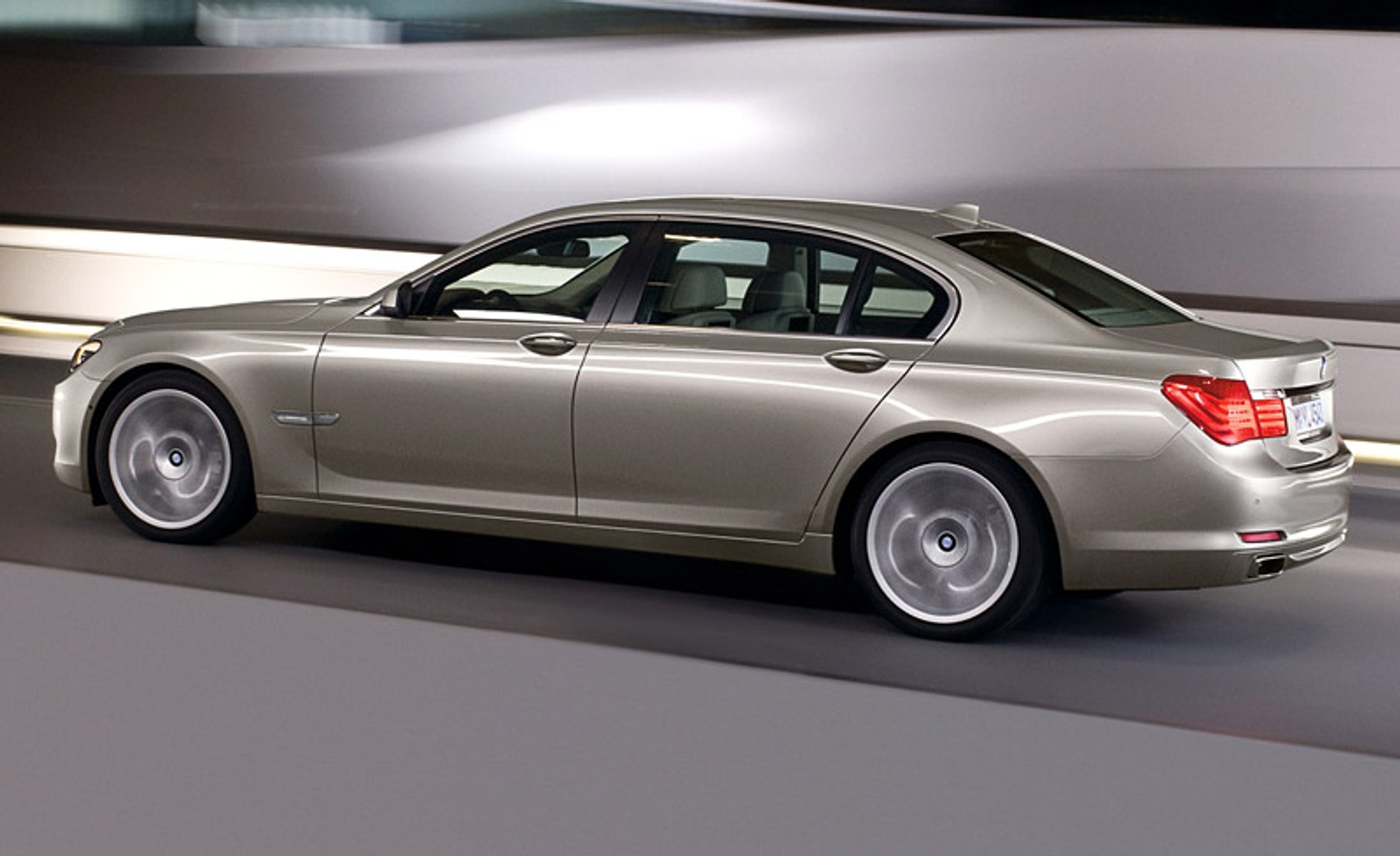 BMW serii 7: pierwsze zdjęcia piątej generacji