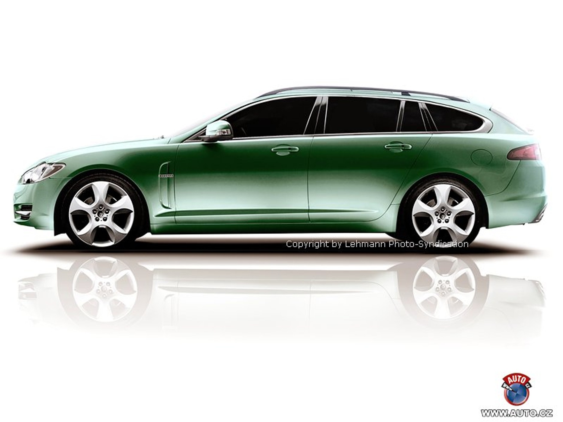 Zdjęcia szpiegowskie: Sportowy sedan Jaguar XF-R, kabriolet i kombi