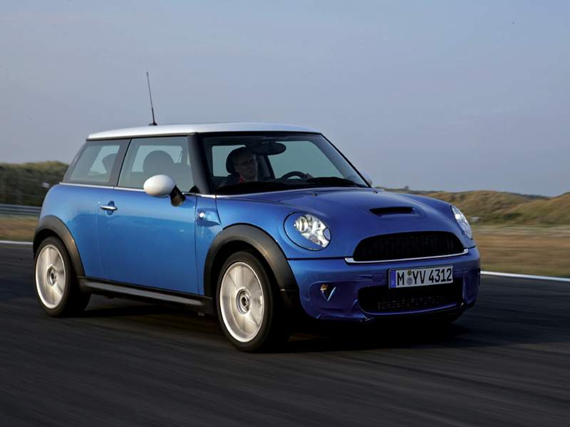 Przyjeżdża nowe Mini (pierwsze zdjęcia i informacje)