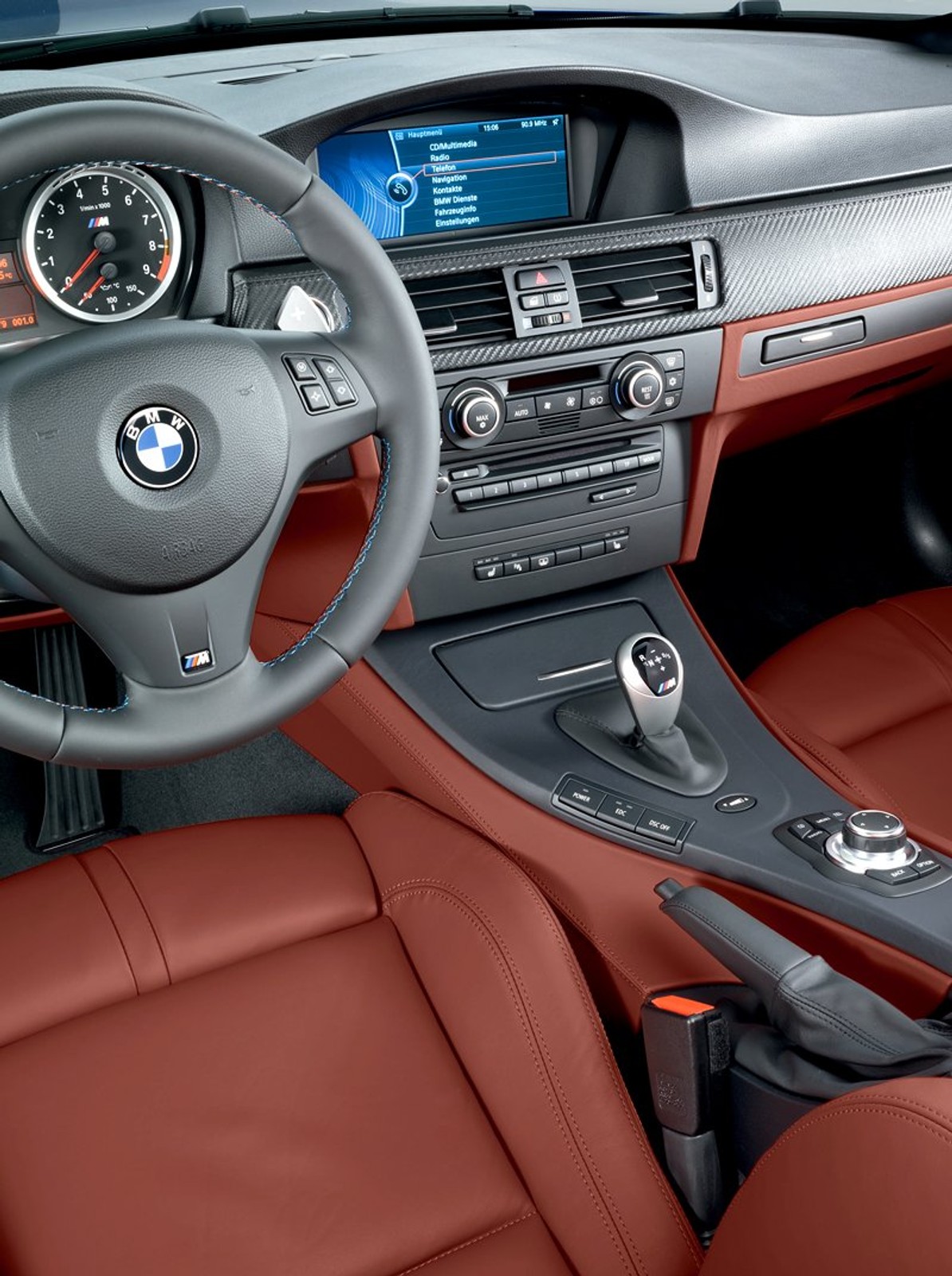 BMW M3 model 2009: zmiany wewnątrz i nowy tył