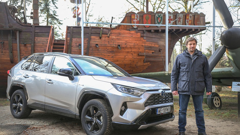 Ekstremalny test Toyoty RAV4 – Arkady Fiedler rusza na Przylądek Północny