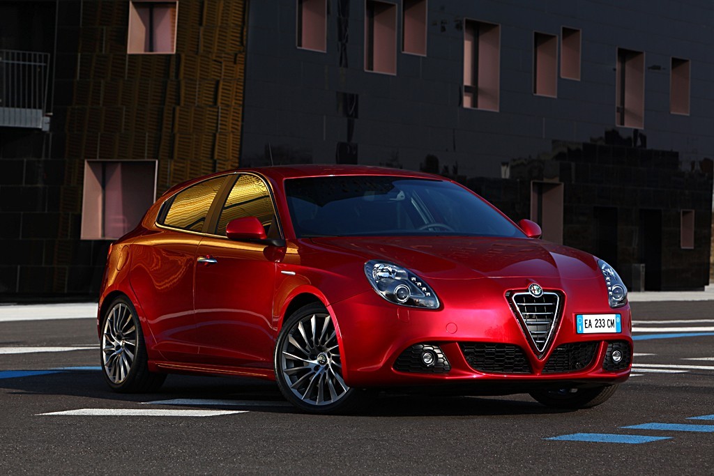 Alfa Romeo Giulietta: wnętrze i nowe zdjęcia