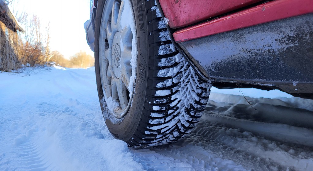 Kopny śnieg? Nie wszystkie nowoczesne systemy asystujące potrafią tu pomóc!
