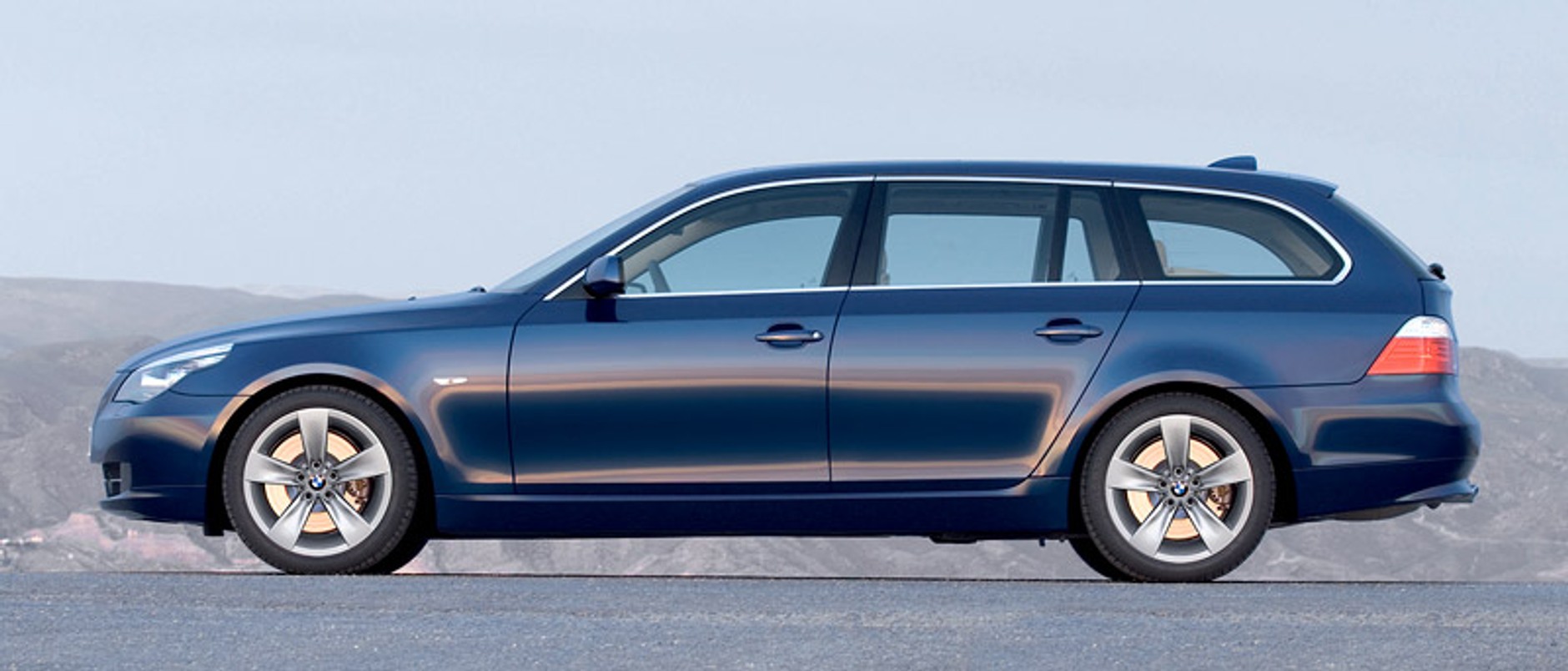 BMW: 5 mln pięciu generacji serii 5