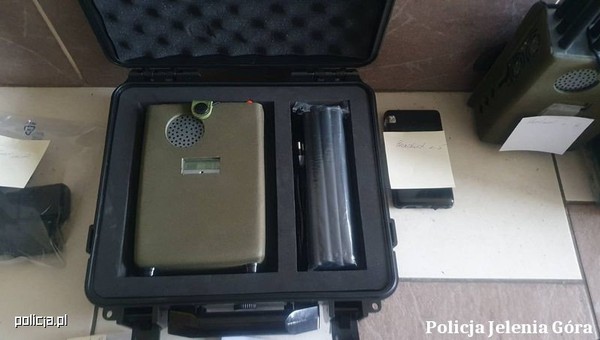 Policjanci znaleźli 39 "walizek" i dwa Audi. Miał sprzęt do kradzieży prawie każdego auta