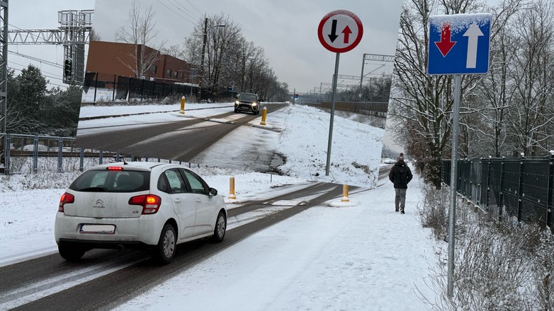Znaki B-31 oraz D-5 występują w parach – jeden po jednej strony zwężenia, a drugi po drugiej stronie