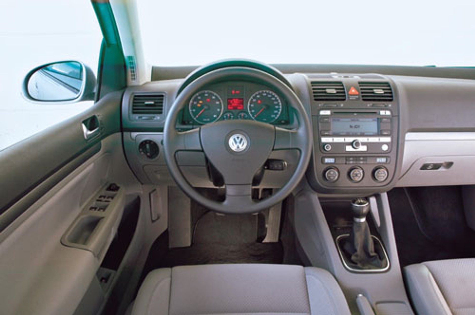 Opel Astra, VW Golf, Ford Focus - Czy to grzech być słabym i ubogim?