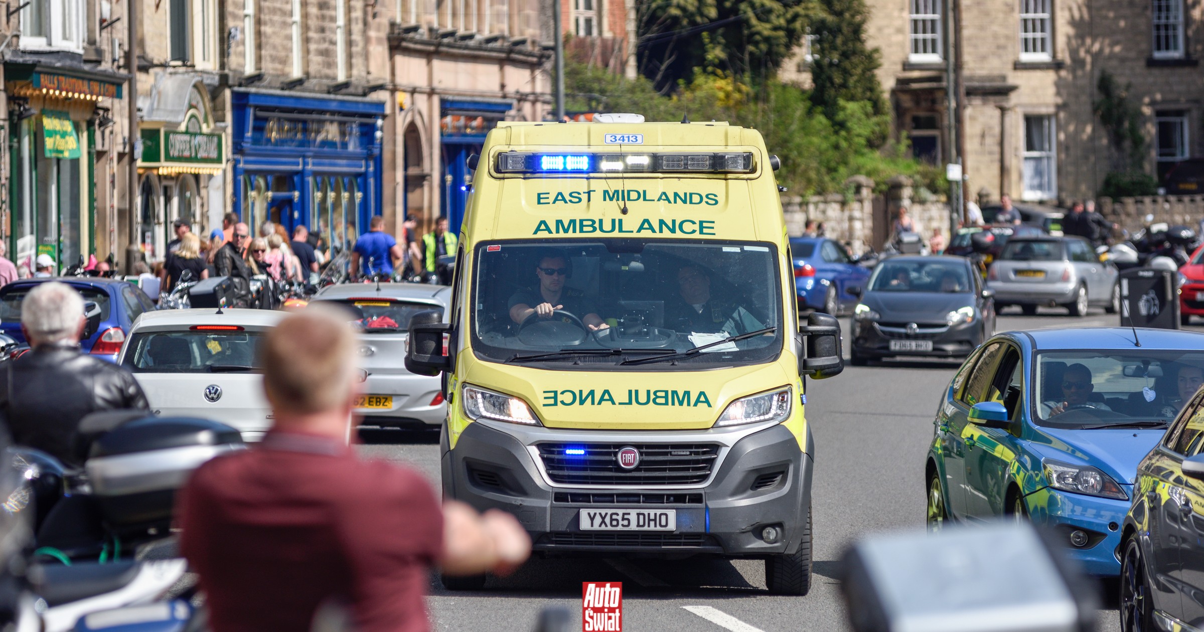 Nowe przepisy parkowania w Wielkiej Brytanii. Prawie 500 zł za złamanie zasady 1,5 m