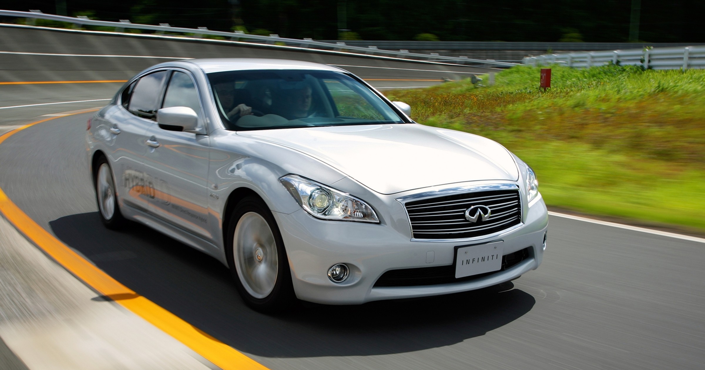 Infiniti M35h 