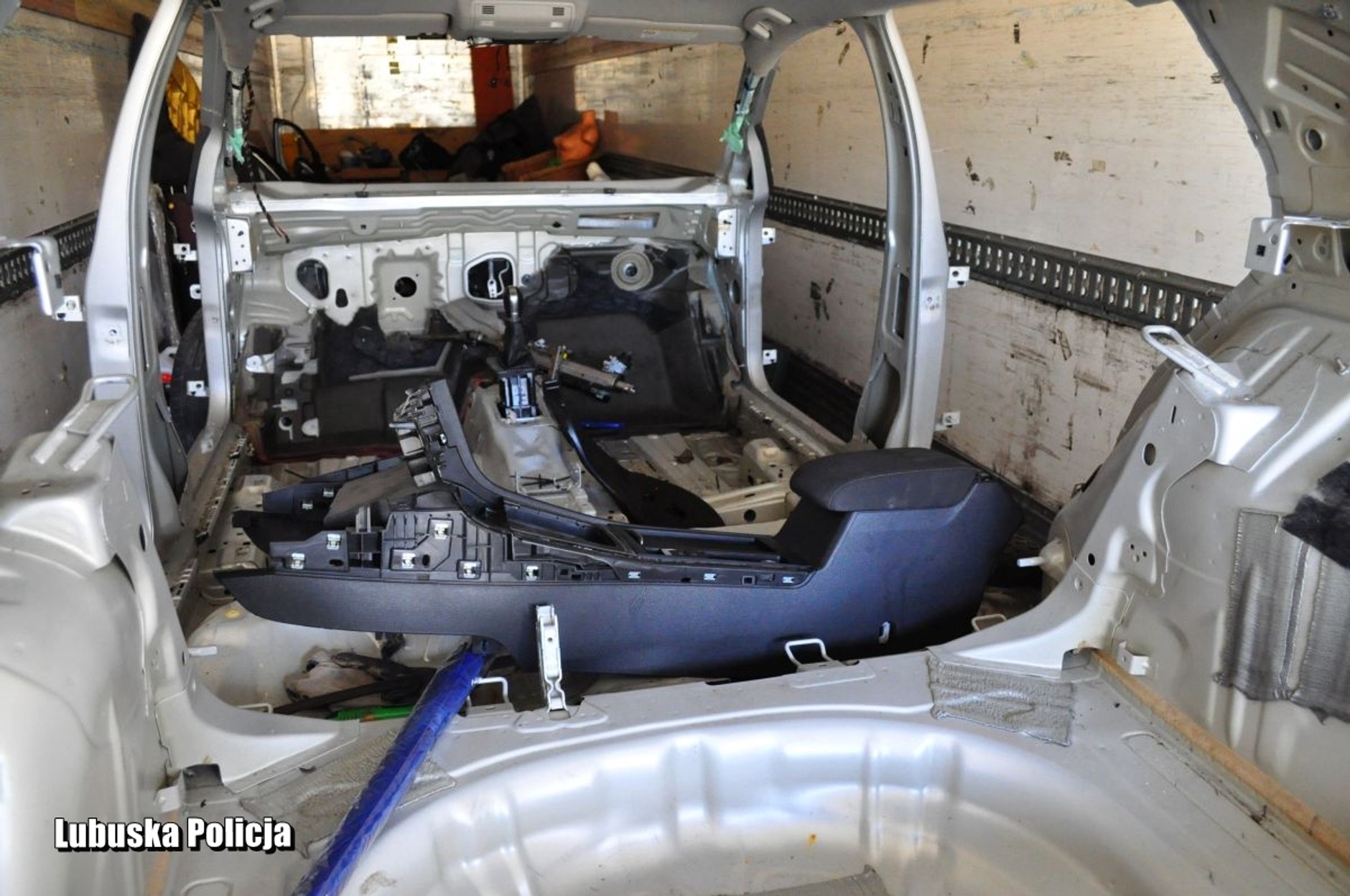 Pomógł odprowadził swoje auto do „dziupli”, a potem zgłosił jego kradzież