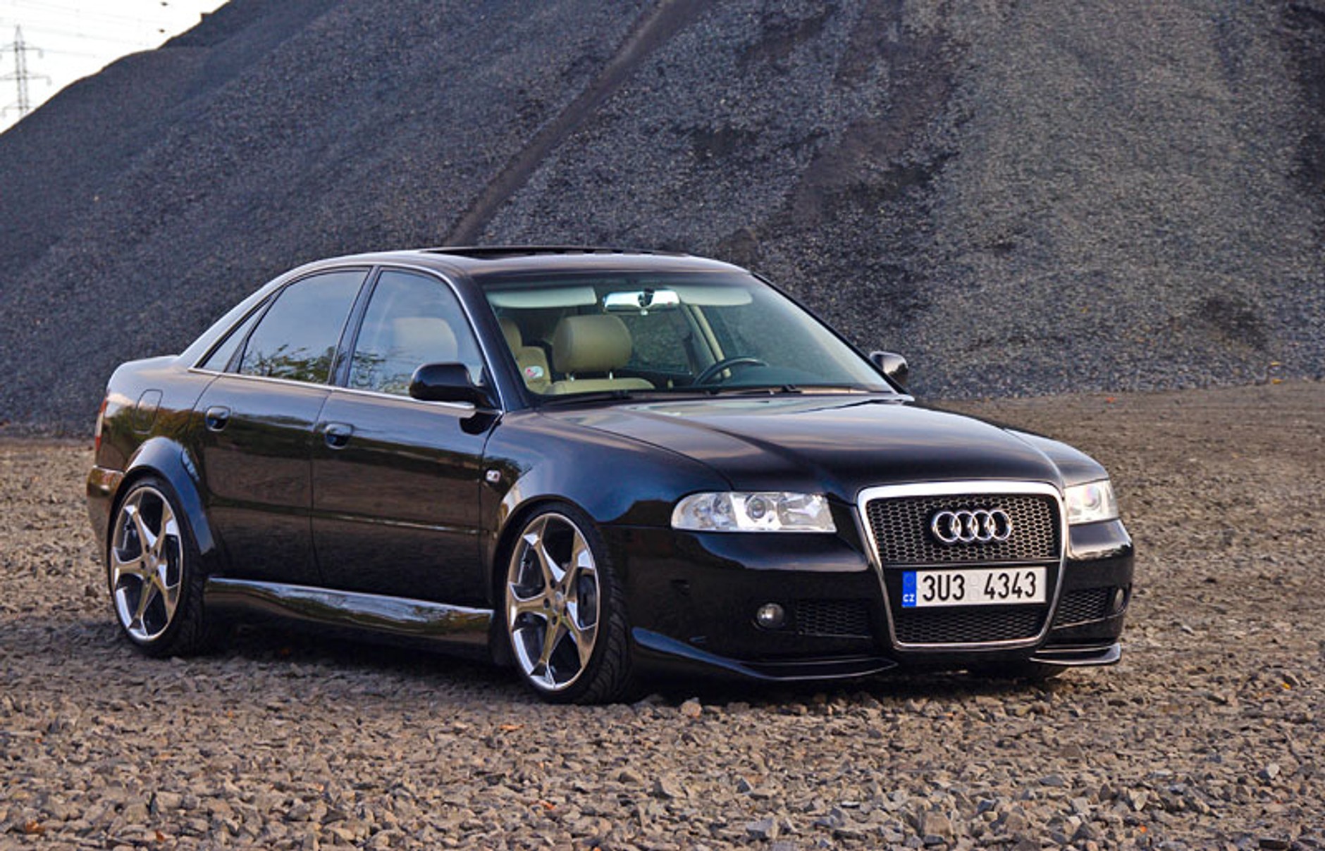 Garaż tunera: Audi A4 – dama w czerni