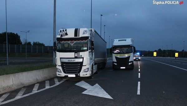Kierowcy ciężarówek wybrali na postój pas awaryjny autostrady. Posypały się mandaty