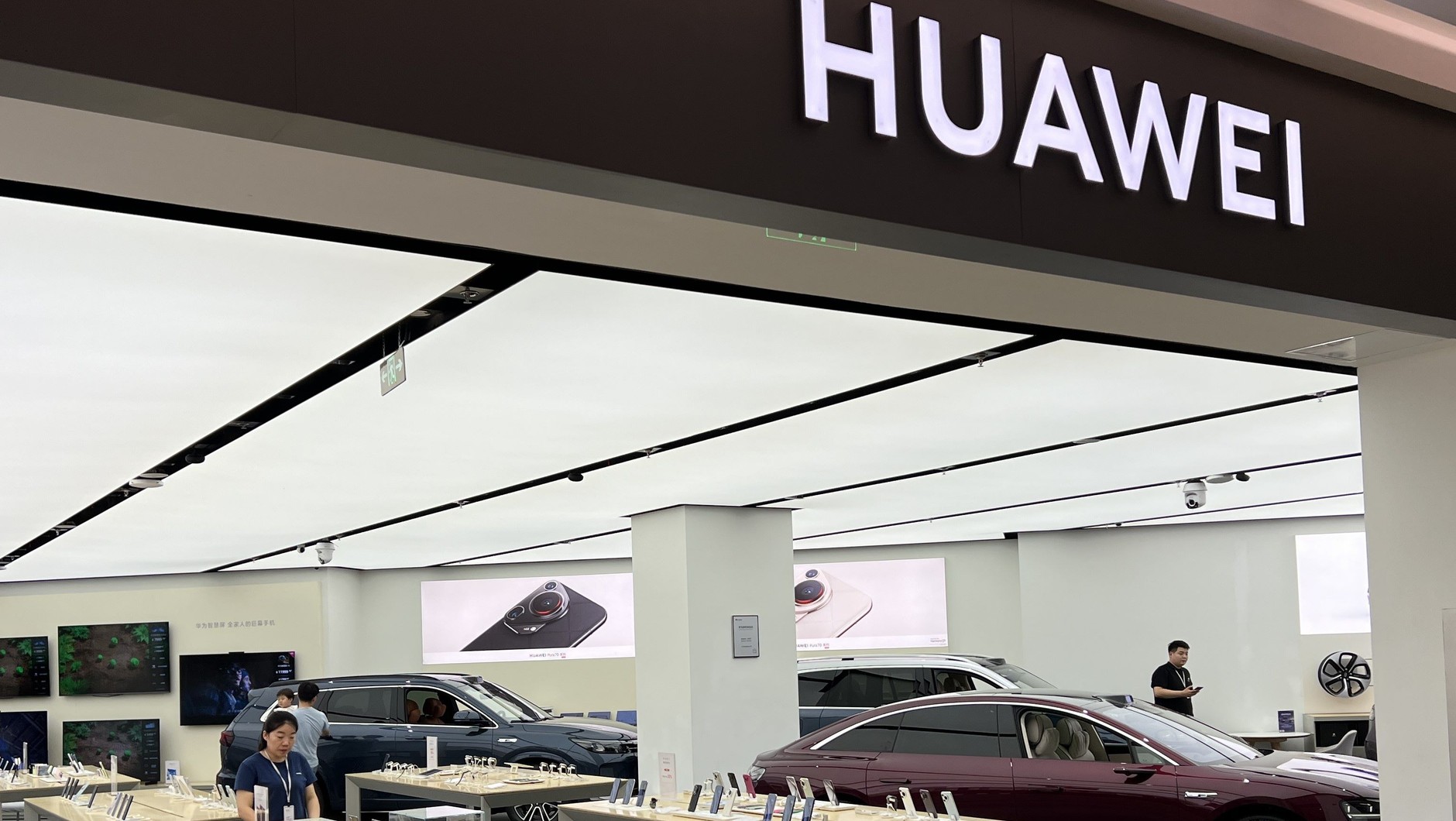 Huawei S9 w salonie sprzedaży w chińskim centrum handlowym