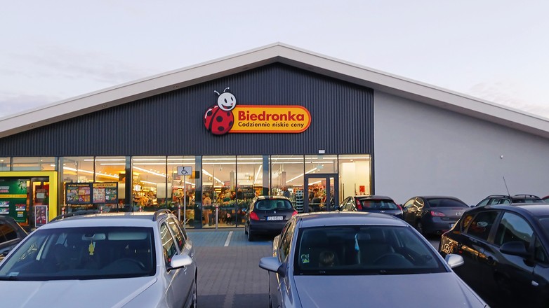 Biedronka testuje nowy system parkingowy (zdjęcie poglądowe)