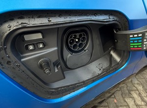 Podoba mi się ten Plug-in, tylko nie mam gdzie go ładować. Kupować mimo to?