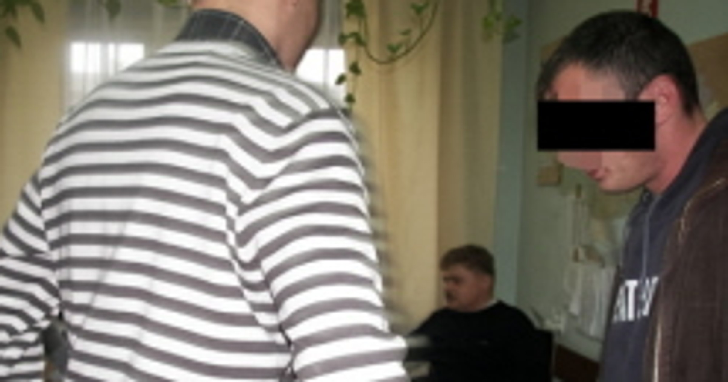 Policja: zdewastowali dziesięć samochodów
