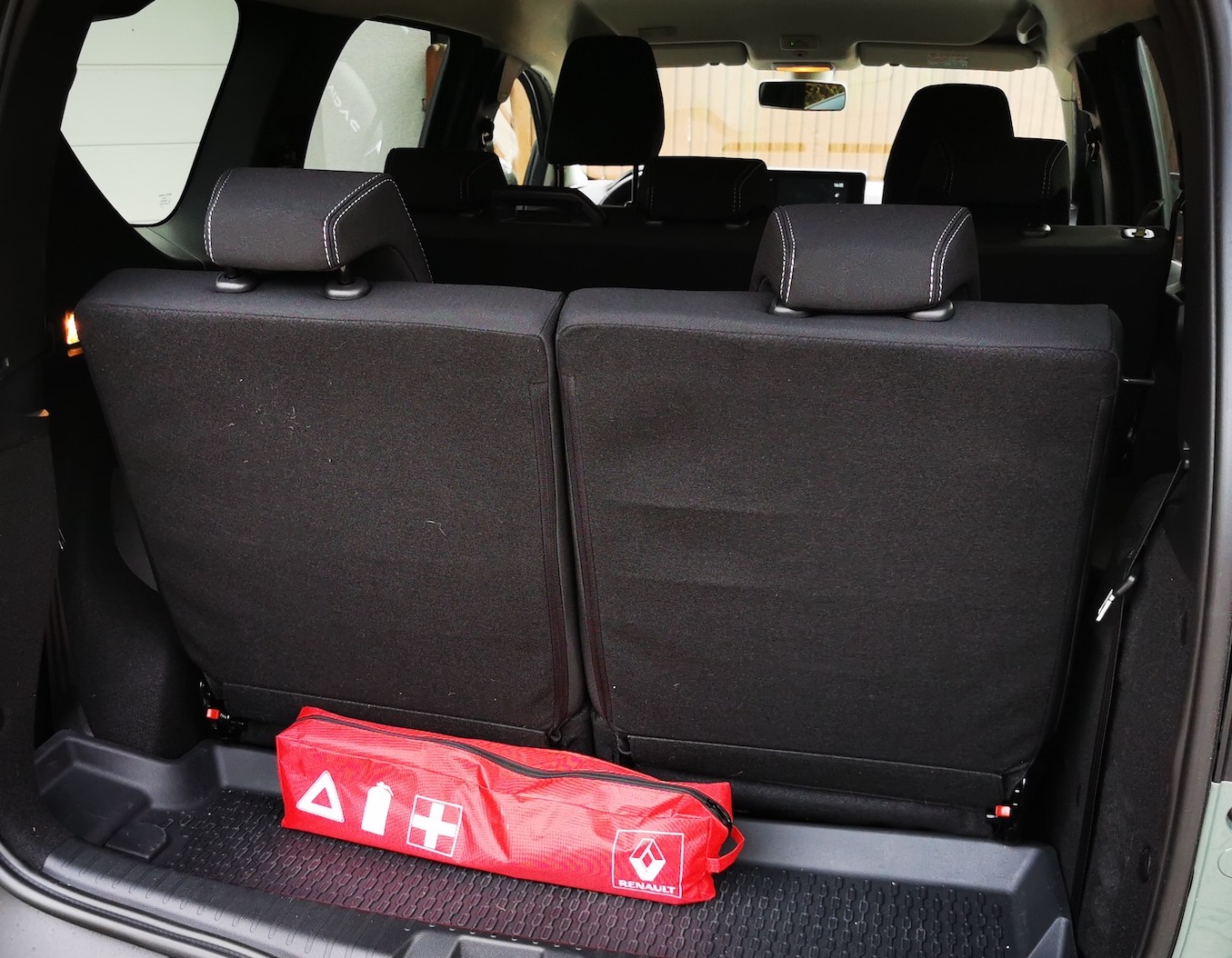 Dacia Jogger: przy komplecie siedzeń bagażnik ma zaledwie 160 litrów.