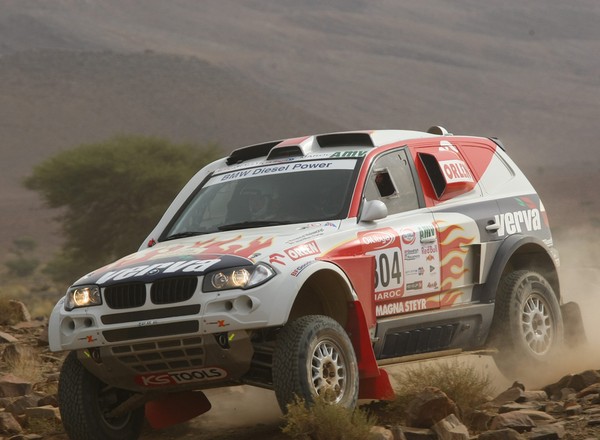 Rallye OiLibya Maroc 2010: Przygoński zaraz za liderem, Hołowczyc walczy o drugie miejsce (4. etap)