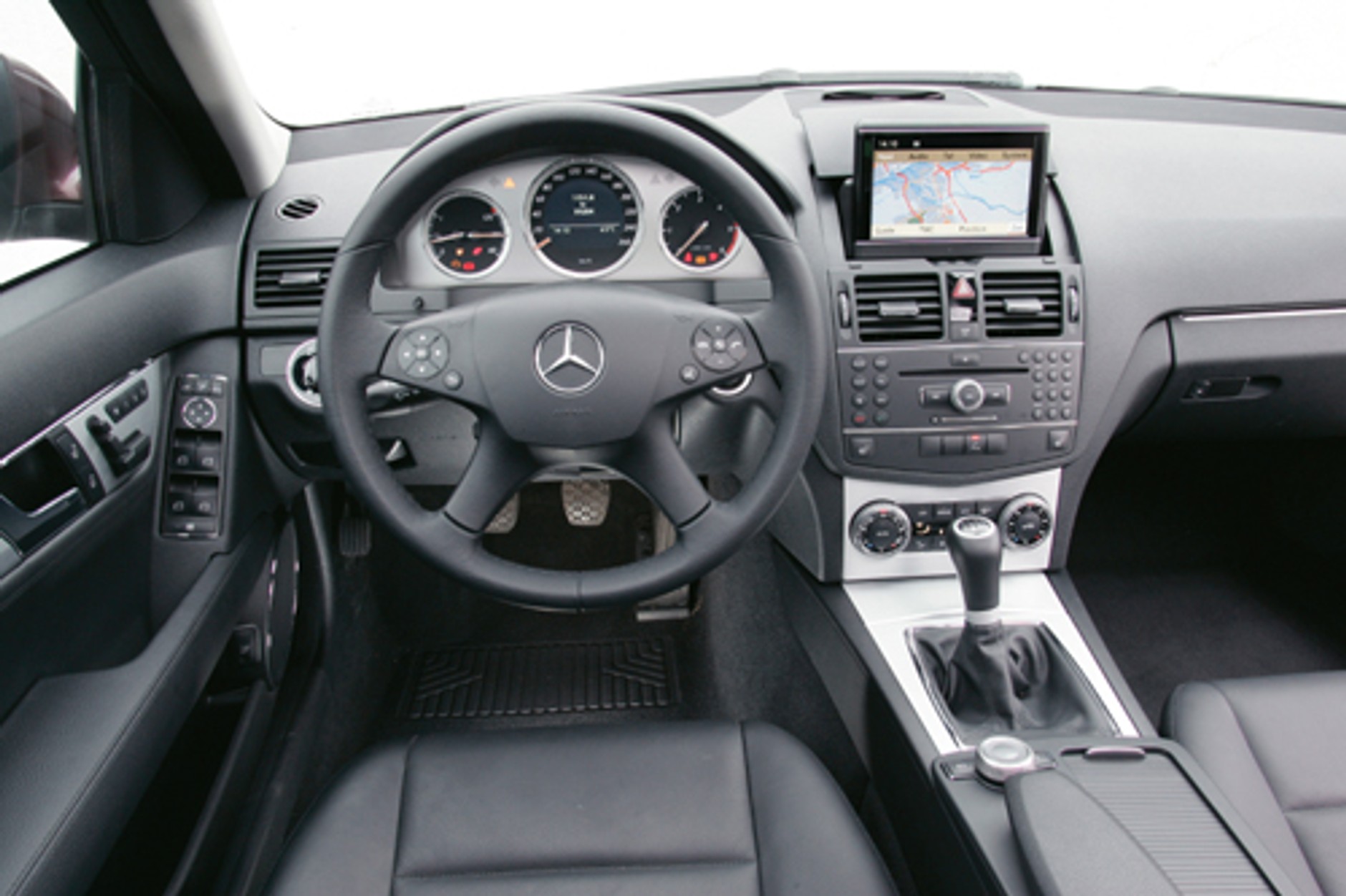 Audi A4 kontra Mercedes Klasy C i BMW serii 3 - Mocne wejście na scenę