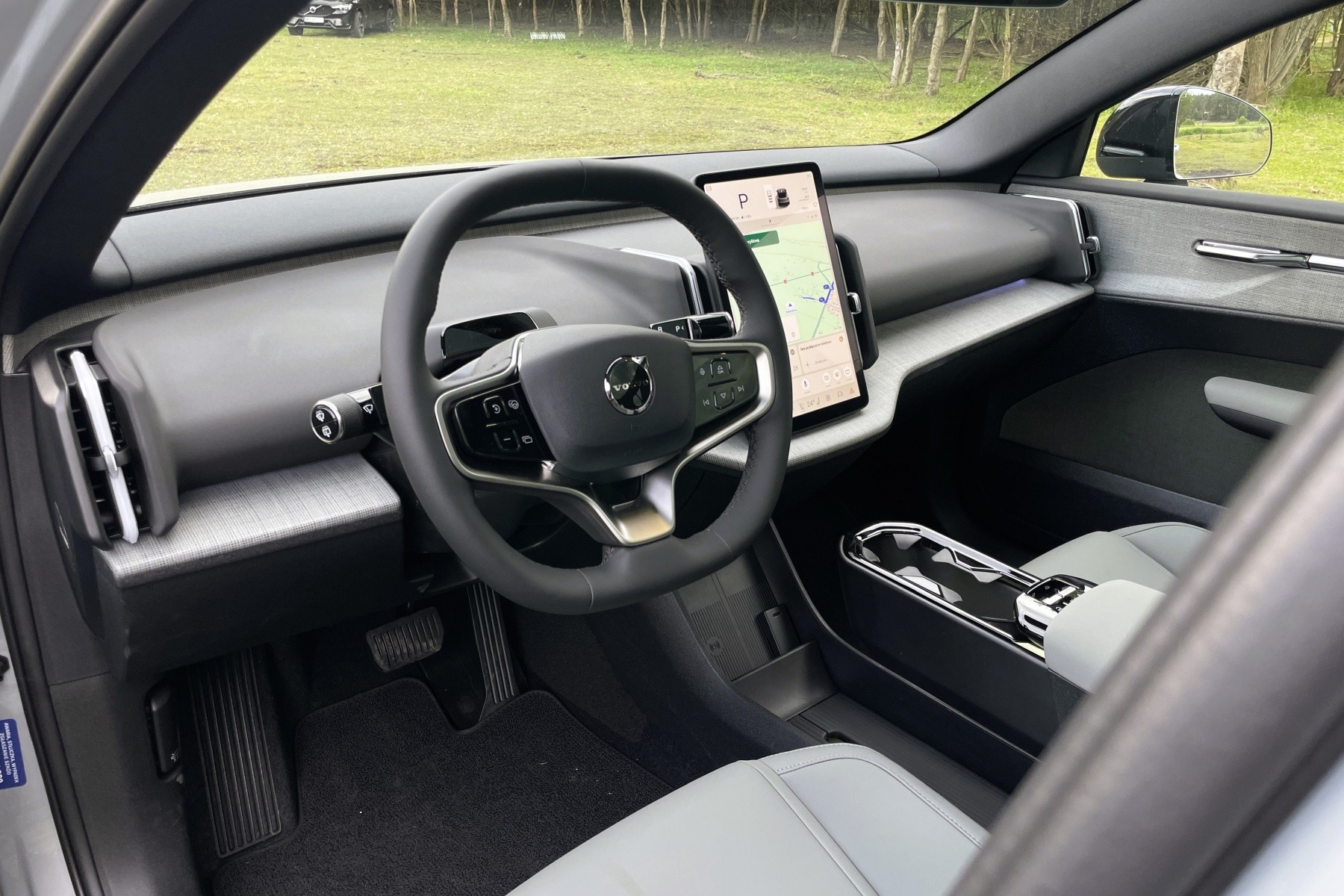 Kokpit Volvo EX30 wzbudza mieszane uczucia