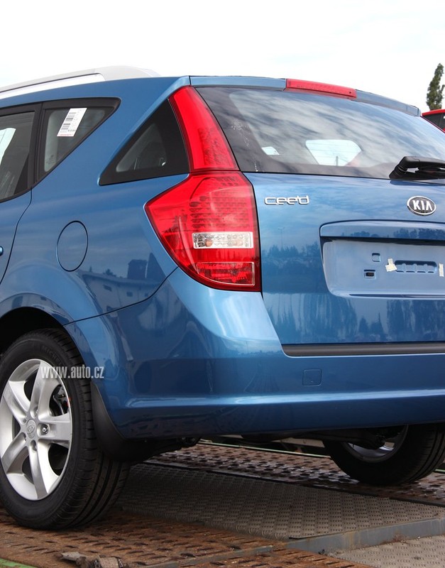 Zdjęcia szpiegowskie: zmodernizowana Kia Ceed Sporty Wagon (fotogaleria)
