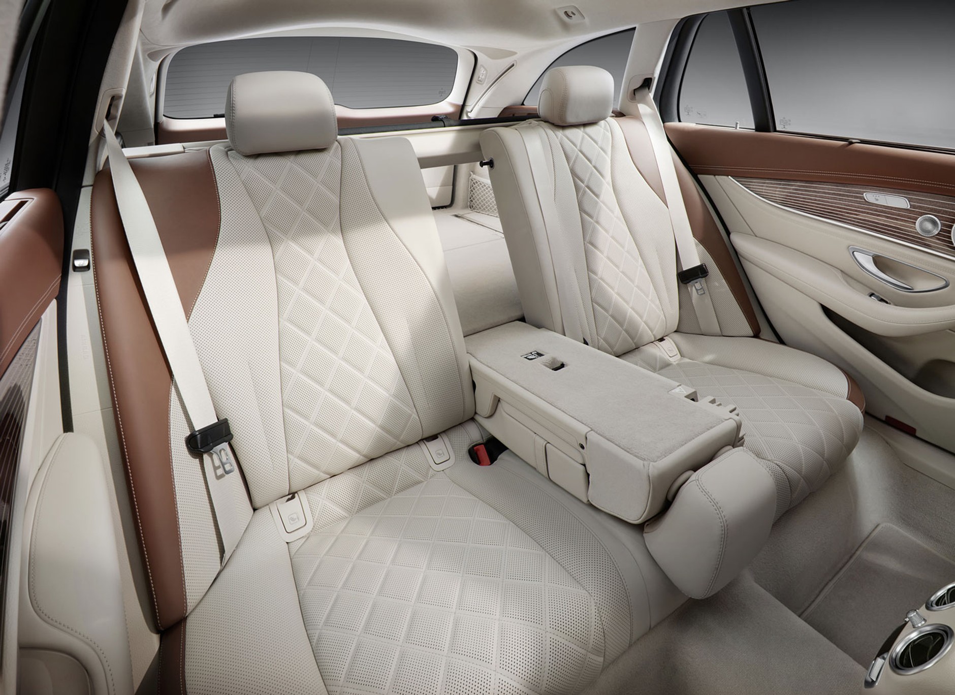 Nowe kombi: Mercedes klasy E z 670-litrowym bagażnikiem